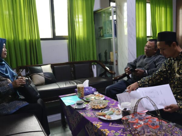 Pantau TKA di MTsN 1 Pringsewu, Pengawas Pembina Tekankan Pentingnya Kesehatan dan Ibadah